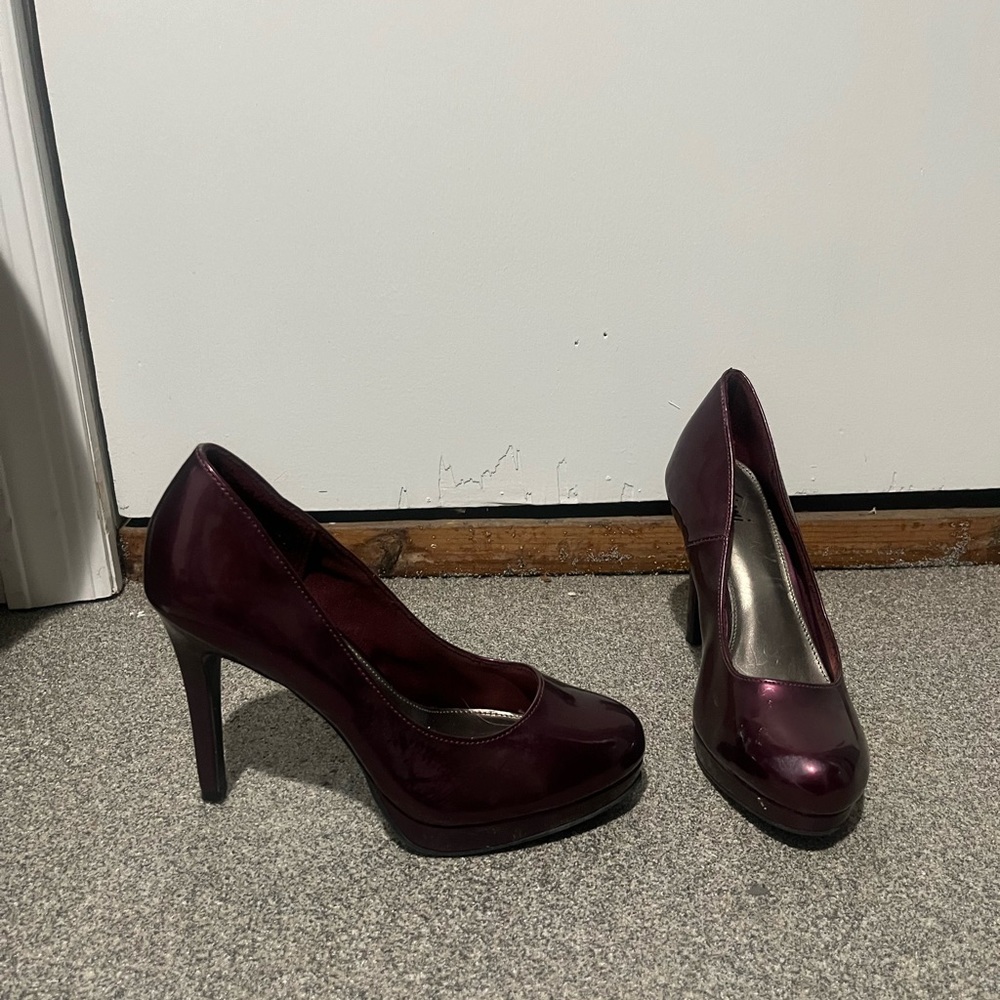 Purple pumps